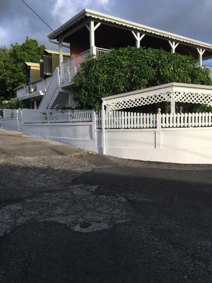 Chez Ninette Pres Des Sources Chaudes Villa Bouillante Luaran gambar